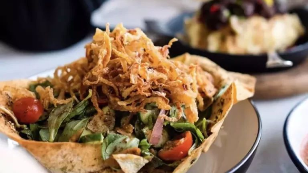 فتوش  مع تفاحه و عسل