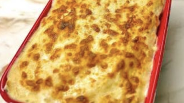 فطيرة خبز التورتيلا مع الدجاج والكريمة