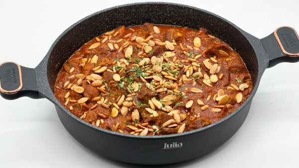 اللحم بالزعفران والمكسرات اللحم بالزعفران والمكسرات