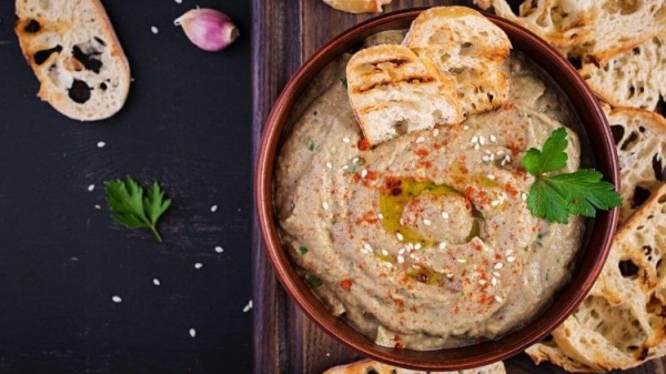 بابا غنوج مدخن