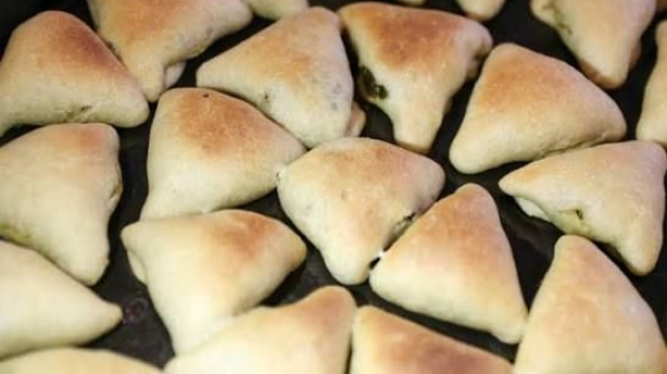 فطائر  زعتر  مع سماق