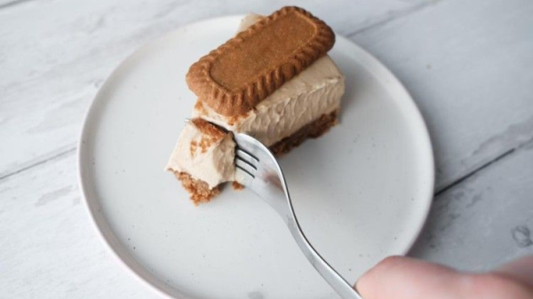 حلا اللوتس بالقشطه