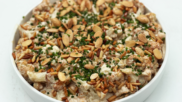 فتة الزهر المقلية بدبس الرمان