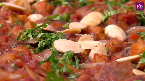 كرات اللحم من نبيل بصلصة البندورة و البصل