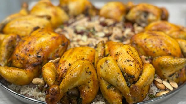 الدجاج الملوكي بحشوة الفطر والسبانخ مع الأرز