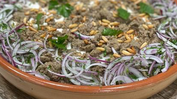 فتة شاورما اللحم مع البطاطا