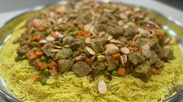 الأرز المجلل باللحم والخضراوات