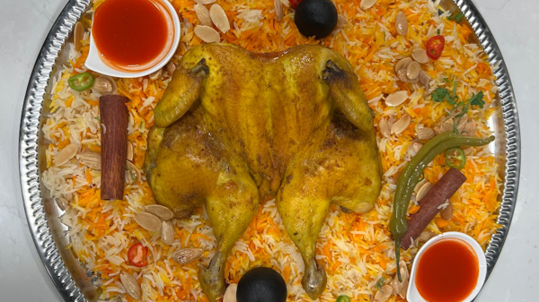 دجاج مشوي مع أرز ملون