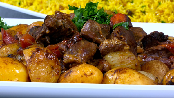 لحم الخروف مع الخضار بالفخارة
