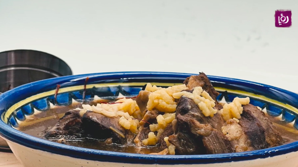 شوربة رقاب بالأرز والزعفران