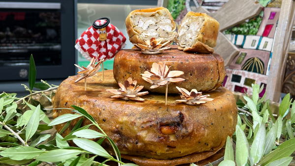 مكمورة