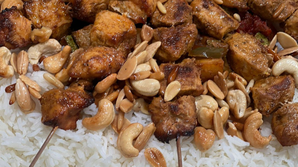 أرز السلطان مع أسياخ الدجاج