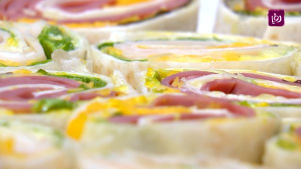 لفائف التورتيلا باللحوم الباردة