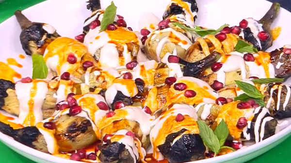 باذنجان مشوي بتتبيلة الطحينية على الطريقة التركية