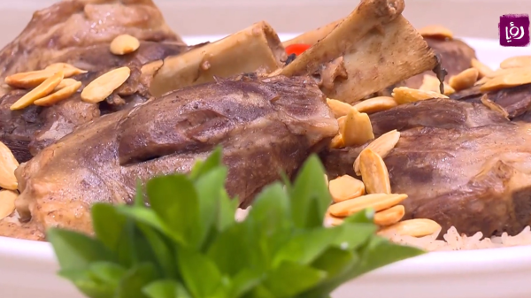 أوزي موزات الخروف مع الصلصة