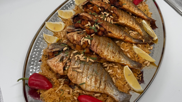 سمك دينيس محشي بالبطاطا الحارة مع الأرز بالزنجبيل سمك دينيس محشي بالبطاطا الحارة مع الأرز بالزنجبيل